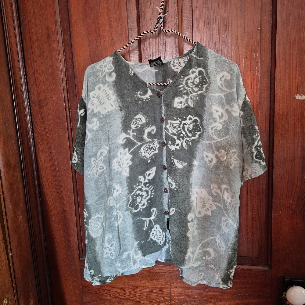 Revue Floral Button Down Top Medium